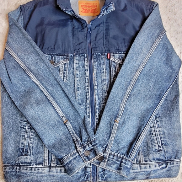 Levi’s Men’s Trucker Jacket Denim Blue Poly Block Chest Size LARGE - Picture 5 of 10
